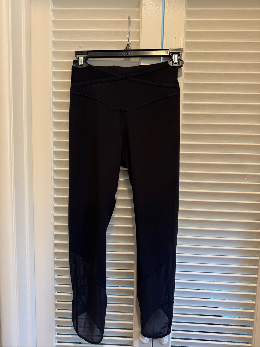 Lululemon Black Women's capri Leggings with mesh details
